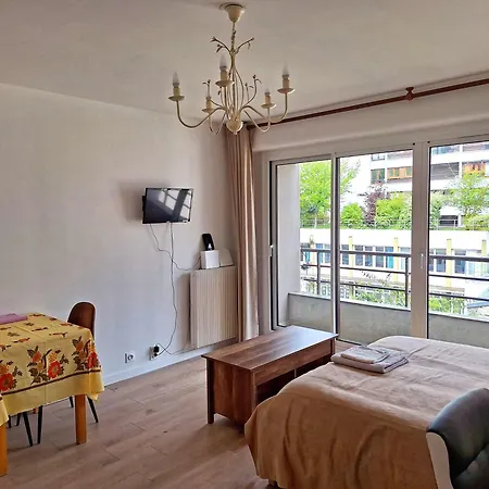Chic Parisian Studio Retreat Bright Spacious And Secure Parking Exterior photo