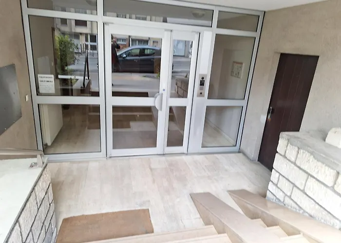 Chic Parisian Studio Retreat Bright Spacious And Secure Parking